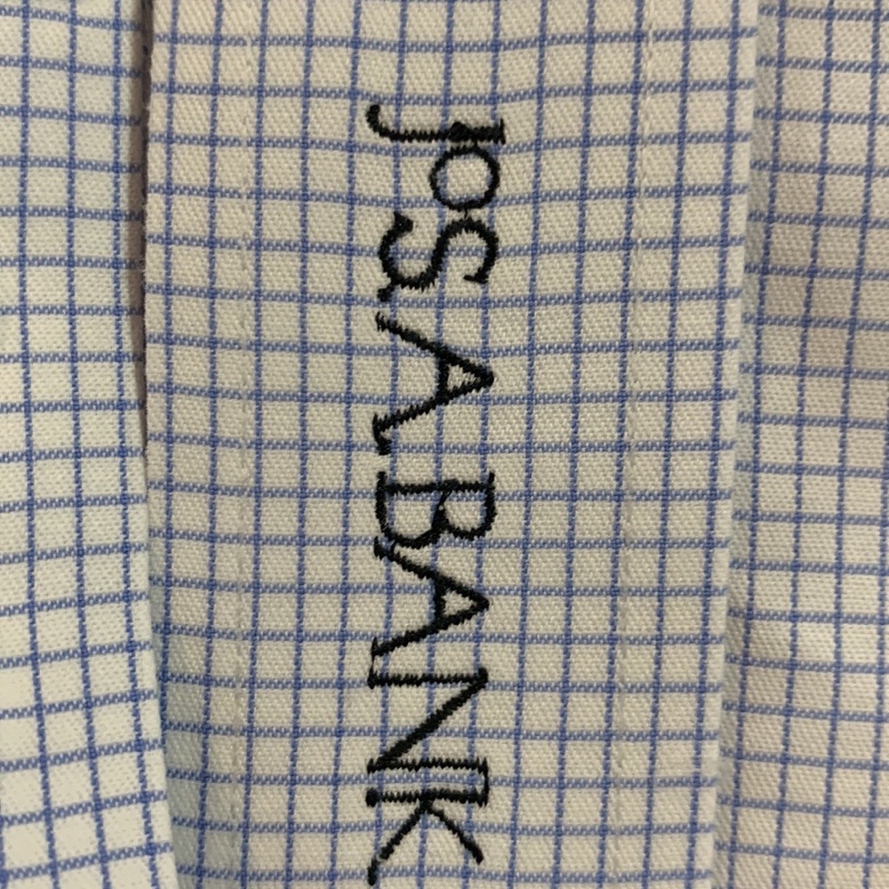 Jos A Bank signature collection wrinkle free Men’s dress shirt